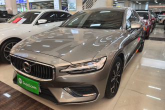 沃尔沃S60 2022款 B4 智逸豪华版