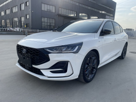 福特 福克斯 2022款 三厢 EcoBoost 180 自动ST Line