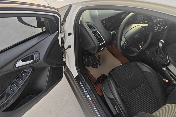 福特 福克斯 2017款 两厢 1.6L 自动风尚型智行版中控内饰20