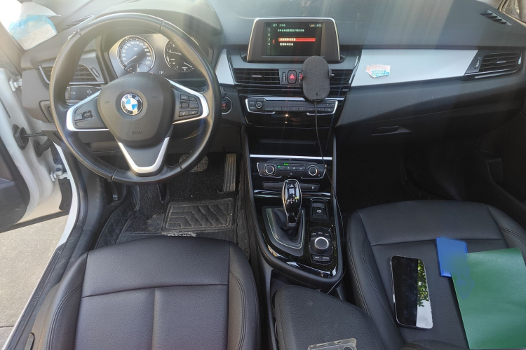 宝马2系多功能旅行车 2019款 220i 领先型中控内饰7002