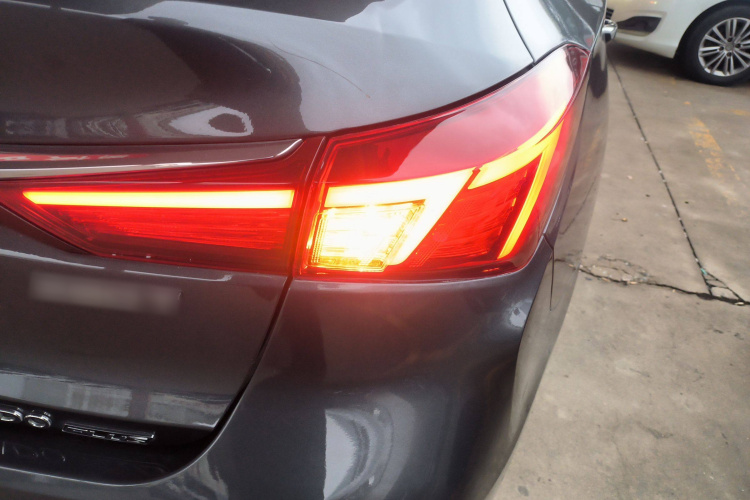 长安 逸动 2021款 PLUS 蓝鲸NE 1.4T GDI DCT尊贵型车身外观9