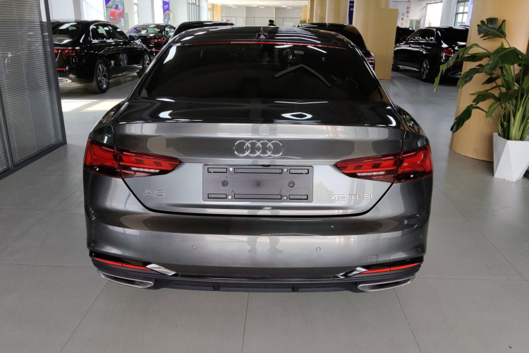 奥迪A5 2023款 Coupe 40 TFSI 时尚动感型车身外观6