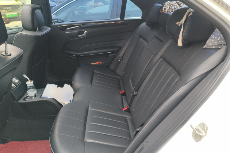 奔驰E级 2015款 E 180 L 运动型中控内饰7004