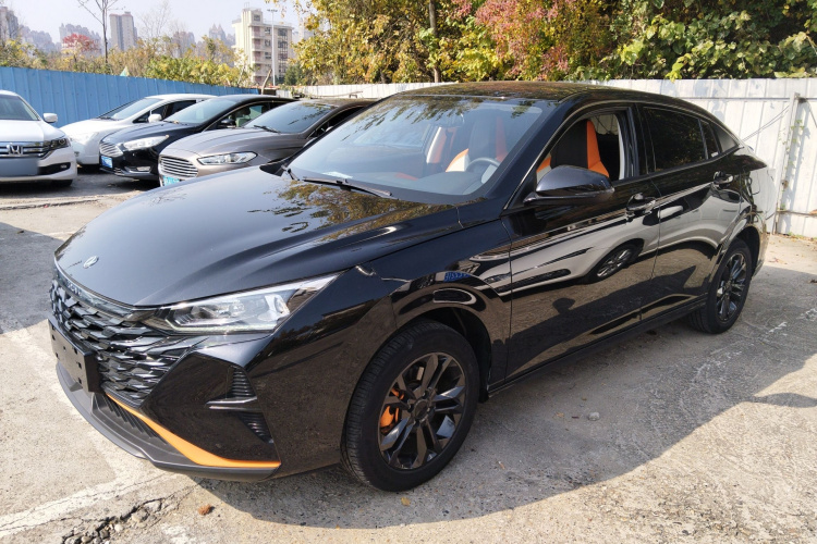 东风风神 奕炫 2023款 1.5L 自动荣耀版车身外观1