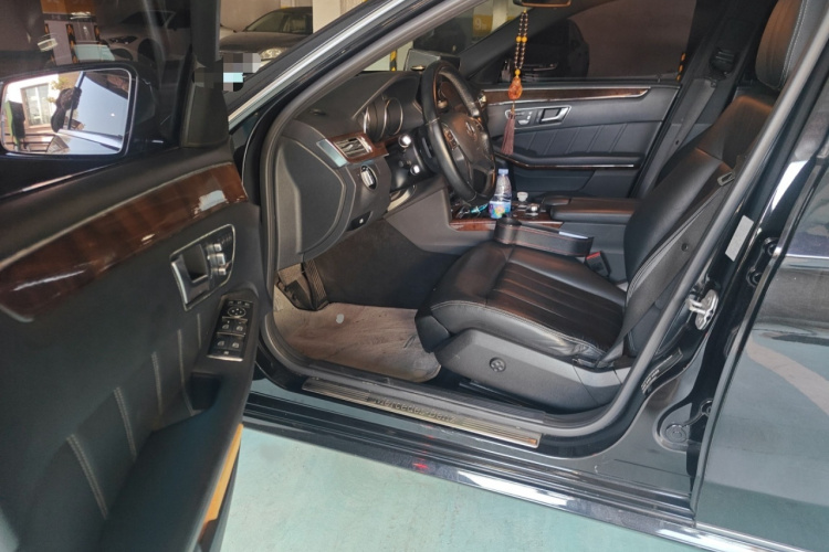 奔驰E级 2014款 E 260 L 豪华型中控内饰7003