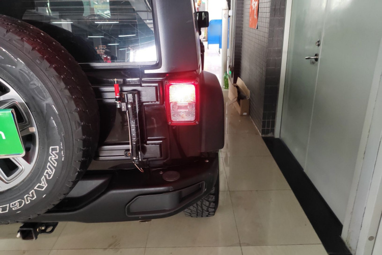 Jeep 牧马人 2015款 3.6L Rubicon 四门舒享版车身外观6001