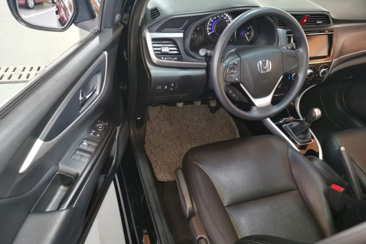 本田 凌派 2016款 1.8L 手动豪华版中控内饰7003