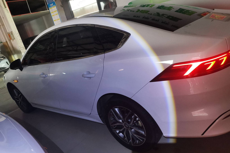 比亚迪 秦PLUS 2024款 荣耀版 EV 510KM领先型车身外观4