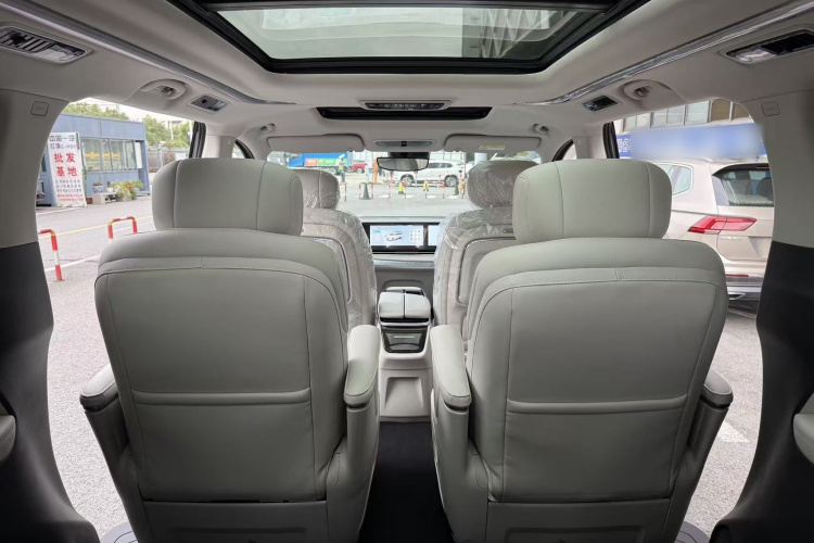 上汽大通MAXUS 大家9 2024款 超混 长续航森林版 七座中控内饰7012