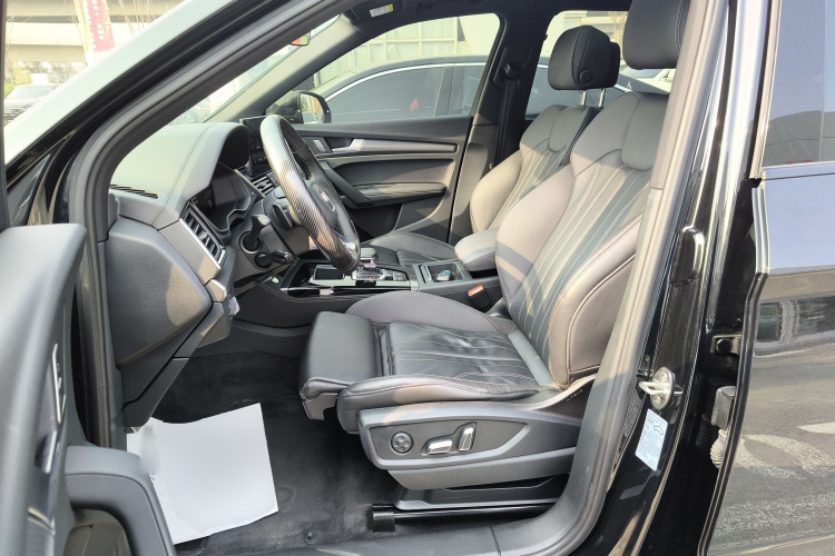 奥迪Q5L 2024款 40 TFSI 豪华动感型中控内饰19