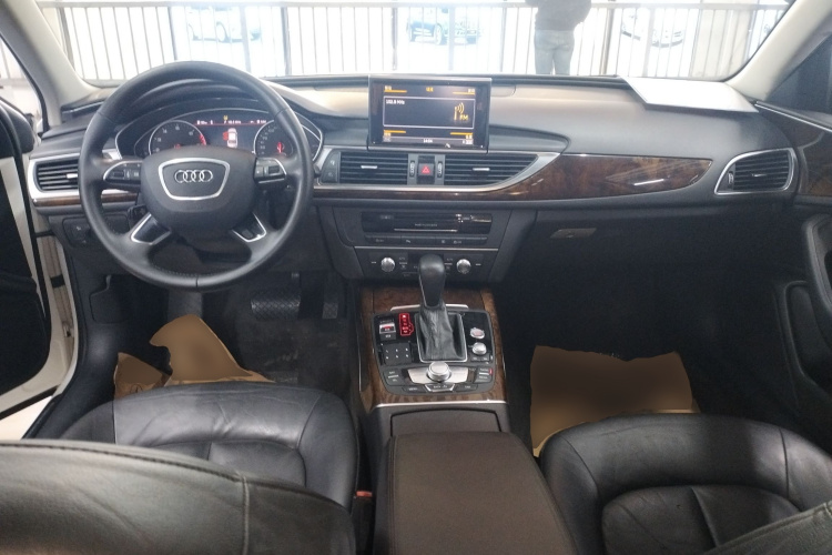 奥迪A6L 2016款 30 FSI 舒适型中控内饰12