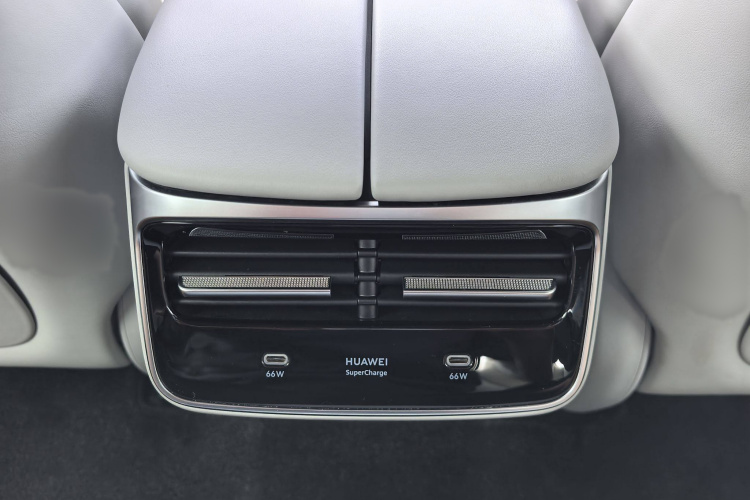 鸿蒙智行 智界S7 2025款 855km Max中控内饰7006