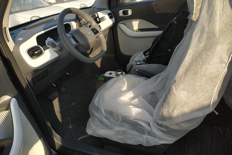 吉利银河 2025款 210km 熊猫卡丁中控内饰19