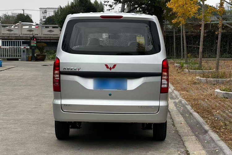 五菱汽车 五菱宏光V 2022款 1.5L劲取版电动助力LAR车身外观6004