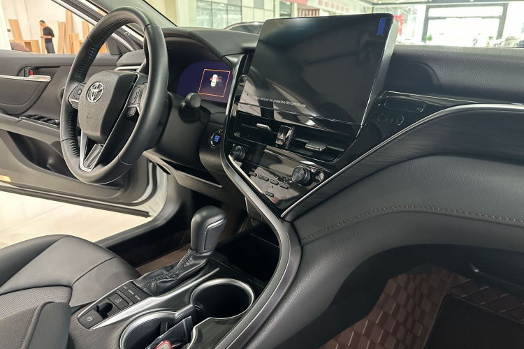 丰田 凯美瑞 2023款 2.5G 豪华版中控内饰7007