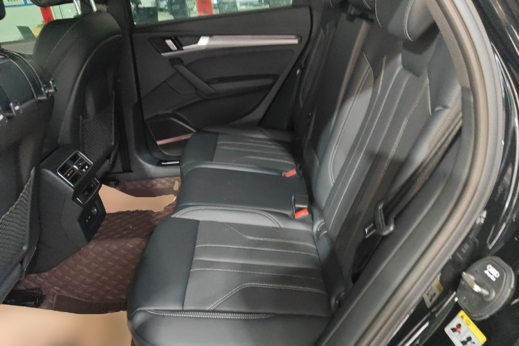 奥迪Q5L 2025款 45周年典藏版 45 TFSI 豪华动感型中控内饰7004