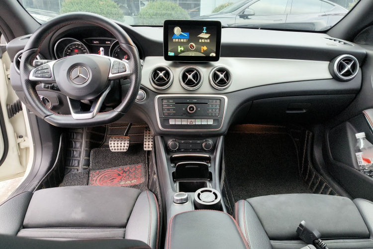奔驰CLA 2017款 CLA 220 4MATIC中控内饰12