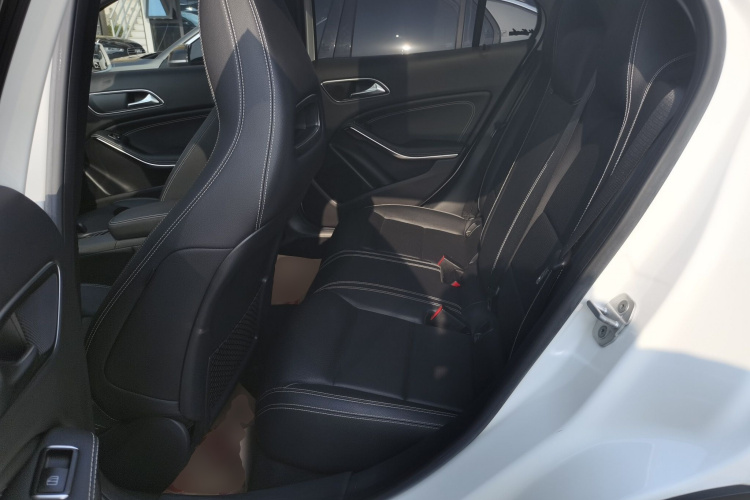 奔驰GLA 2018款 GLA 200 时尚型中控内饰21