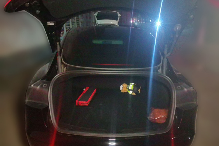 特斯拉 Model 3 2023款 长续航全轮驱动版中控内饰23