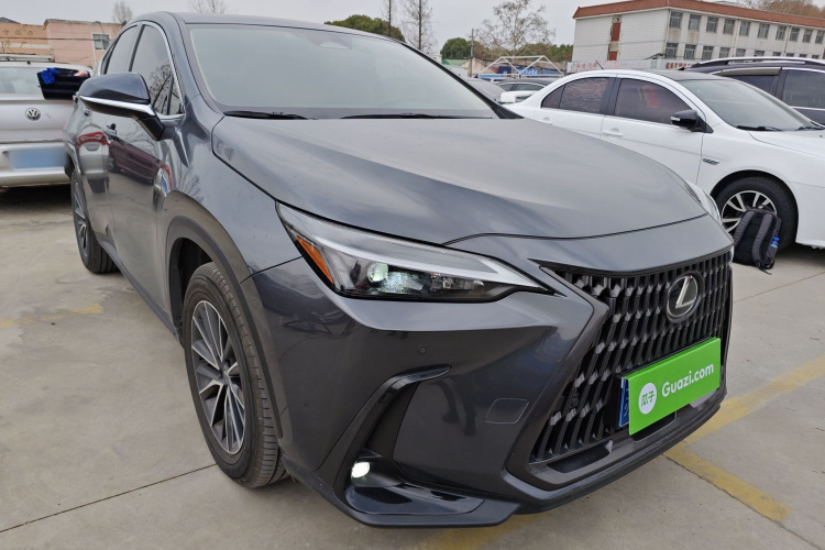 雷克萨斯NX 2023款 260 前驱 创游特别版车身外观3