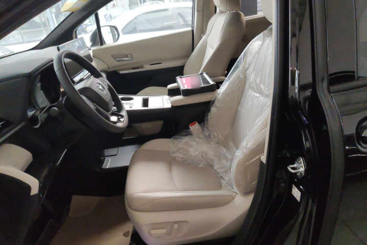 丰田 赛那SIENNA 2026款 2.5L 双擎四驱尊贵版中控内饰19