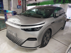 小鹏X9 2025款 650长续航 Max