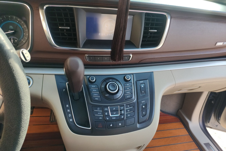 别克GL8 2014款 3.0L XT豪华商务旗舰版局部细节16