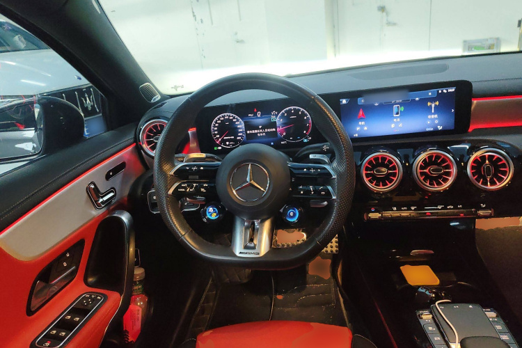 奔驰A级AMG 2024款 AMG A 35 L 4MATIC中控内饰13
