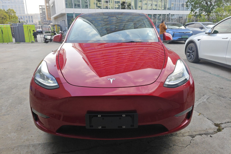 特斯拉 Model Y 2022款 长续航全轮驱动版车身外观2