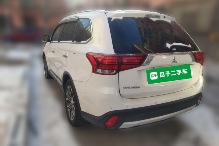 三菱 欧蓝德(进口) 2016款 2.4L 四驱精英版 5座车身外观5