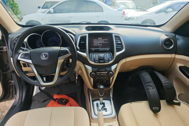 长安 逸动 2015款 1.6L 自动豪华型中控内饰12