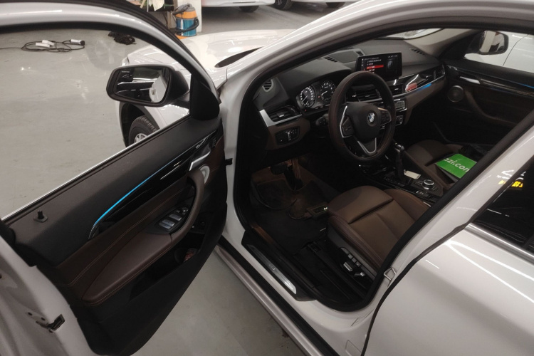 宝马X1新能源 2021款 xDrive30Le 尊享型中控内饰7003