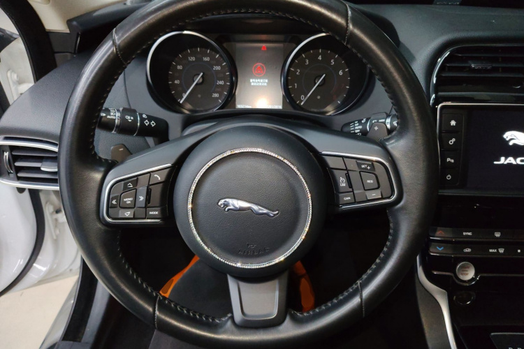 捷豹XEL 2018款 2.0T 200PS 精英版中控内饰13