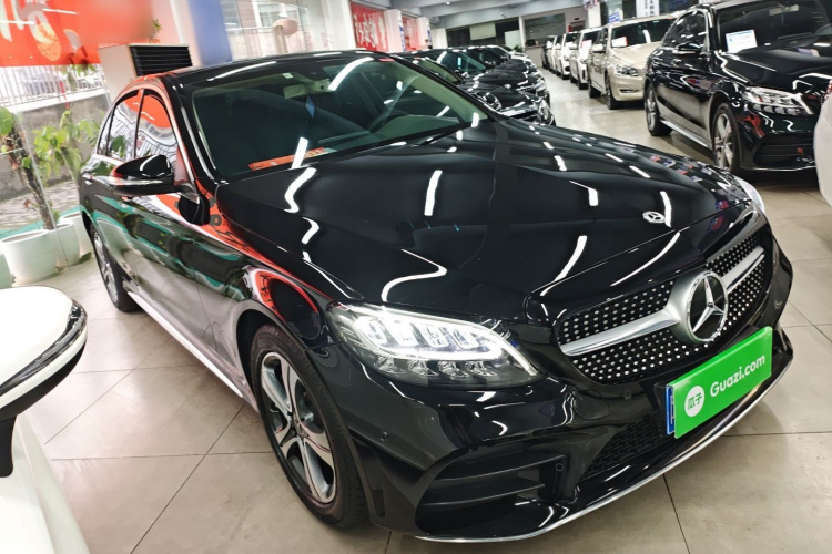 奔驰C级 2020款 改款 C 260 L 运动版车身外观3