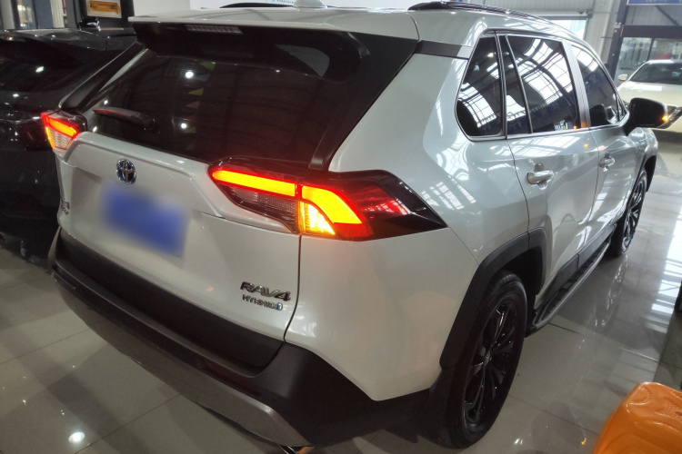 丰田 RAV4荣放 2023款 双擎 2.5L E-CVT四驱精英Plus版车身外观7