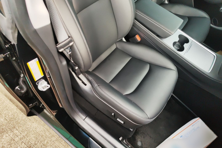 特斯拉 Model Y 2022款 改款 长续航全轮驱动版局部细节41