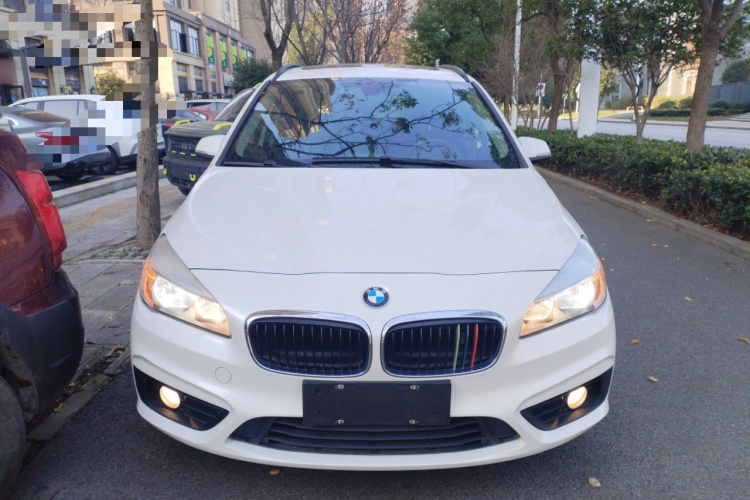 宝马2系多功能旅行车 2015款 218i 领先型车身外观2