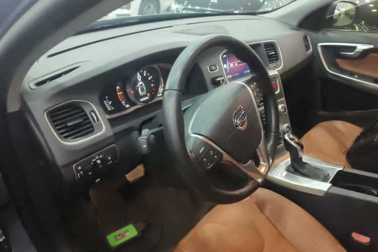 沃尔沃S60 2018款 S60L T4 智远版中控内饰7002