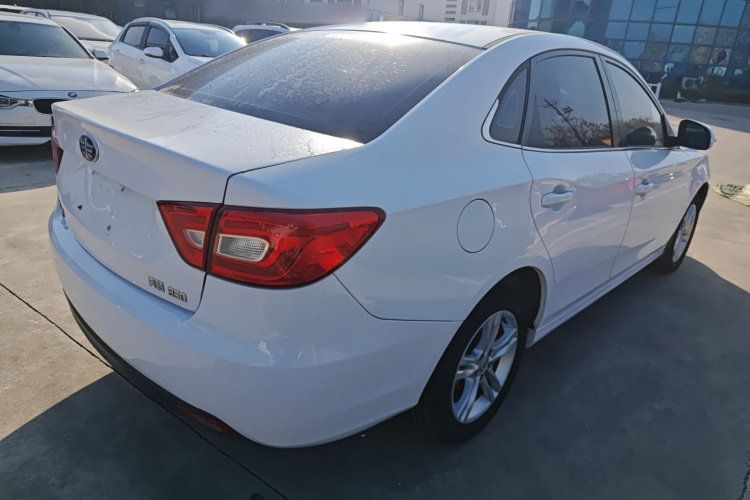 奔腾B30 2016款 1.6L 自动十周年纪念版车身外观7