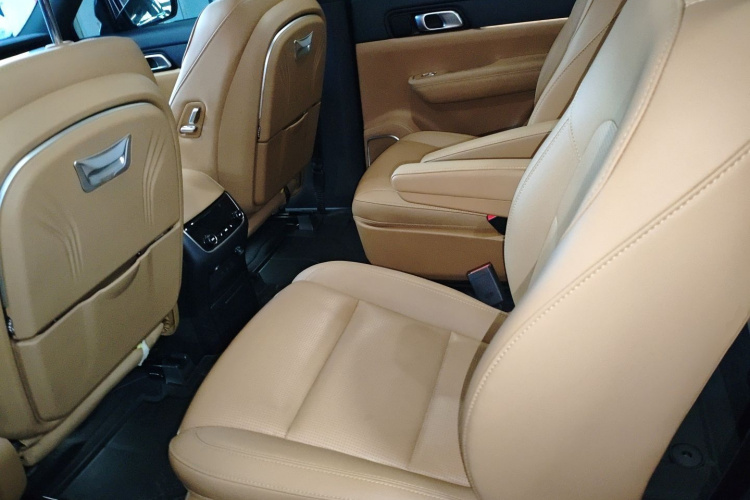 理想汽车 理想ONE 2021款 增程6座版中控内饰7004