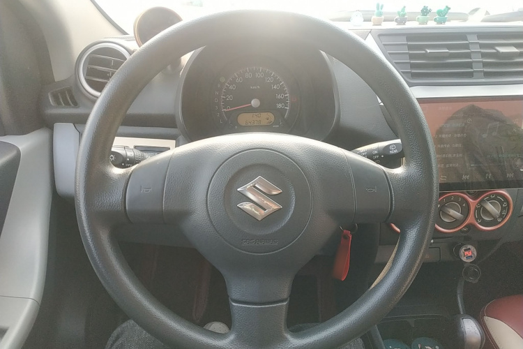 铃木 奥拓 2013款 1.0L 自动豪华型局部细节13