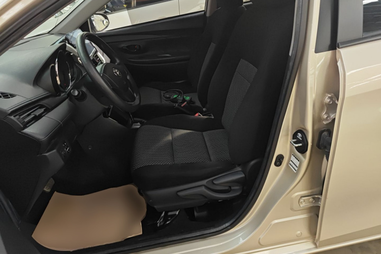 丰田 威驰FS 2017款 1.5L CVT锋驰版中控内饰19