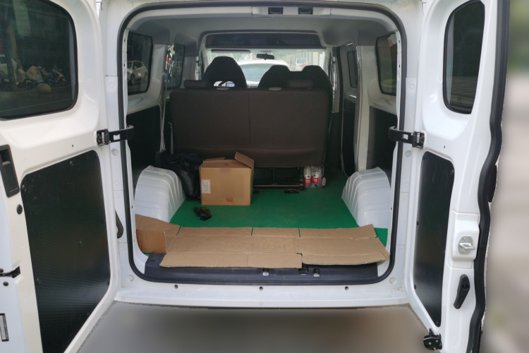 上汽大通MAXUS 大拿V1 2024款 V1 短轴低顶 多功能版（51kWh）局部细节23