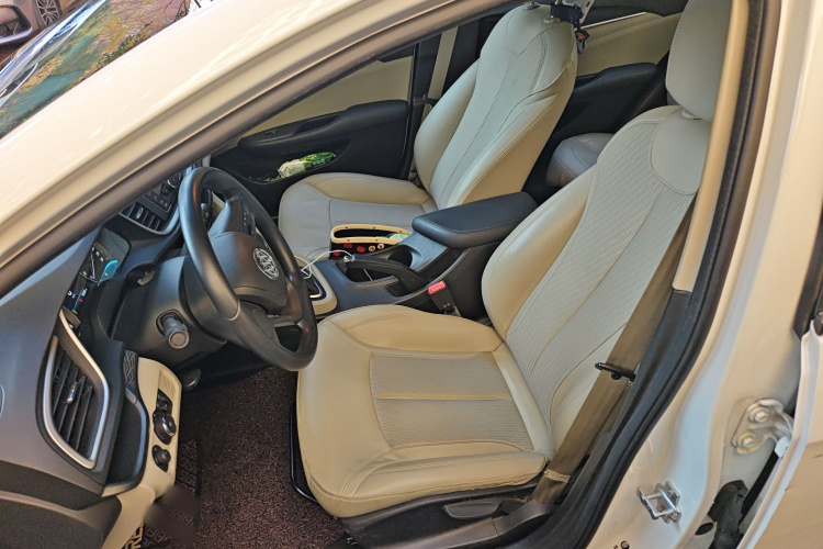 别克 英朗 2017款 15N 自动精英型中控内饰19