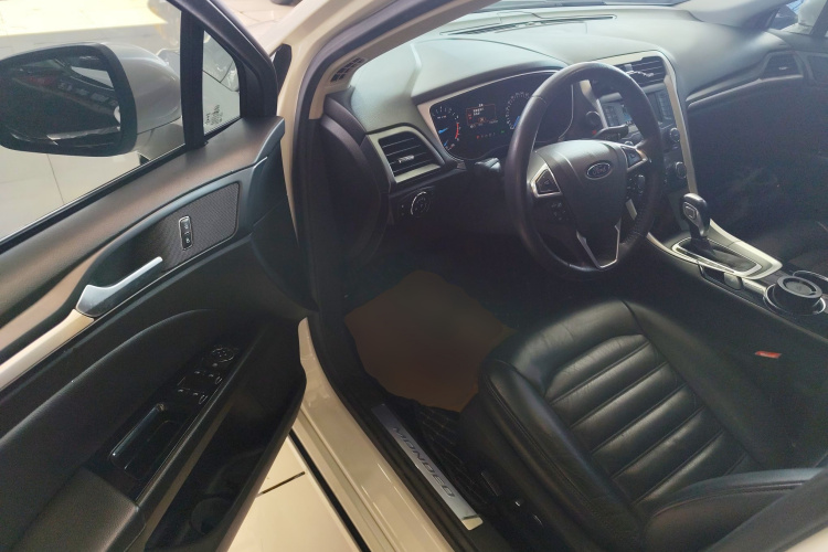 福特 蒙迪欧 2013款 1.5L GTDi180时尚型中控内饰20