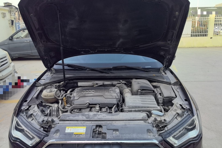 奥迪A3 2015款 Limousine 40 TFSI 自动舒适型机舱底盘24