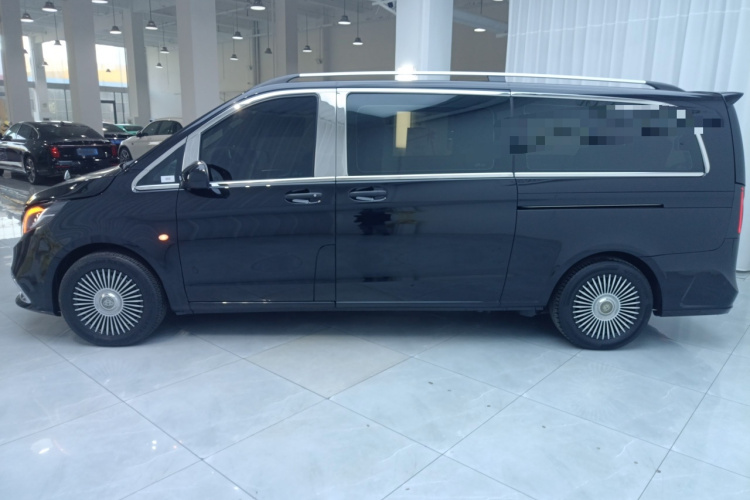 奔驰 威霆 2021款 2.0T 商务版 7座车身外观4