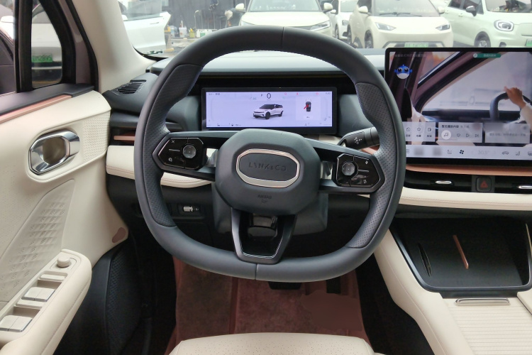 领克06 2025款 Shero 1.5T 紫色特别版中控内饰13