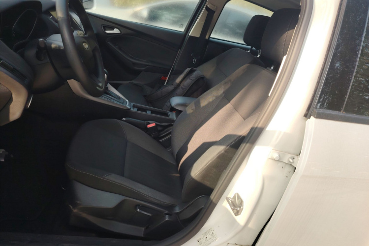 福特 福克斯 2018款 两厢经典 1.6L 自动舒适型智行版中控内饰19