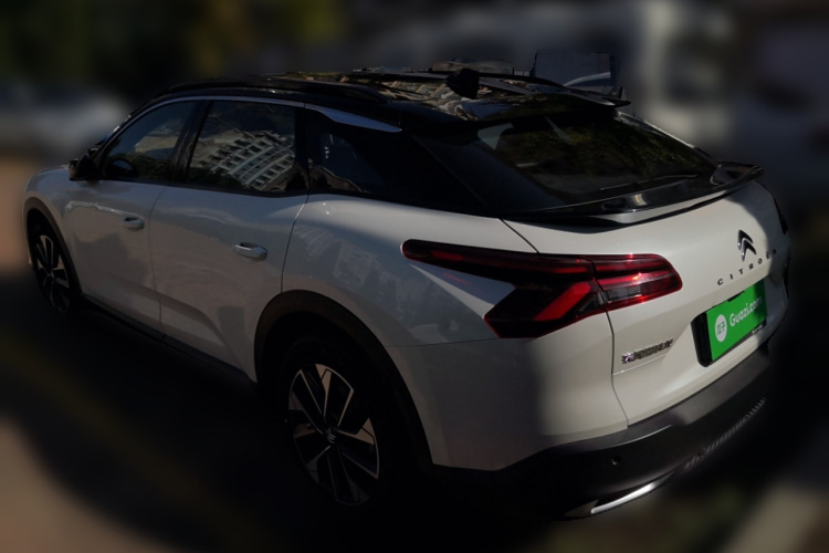 雪铁龙 凡尔赛C5 X 2023款 1.6T 势不凡车身外观5